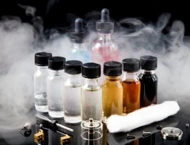 Τοξικά τα αρώματα και οι γεύσεις στα ηλεκτρονικά τσιγάρα